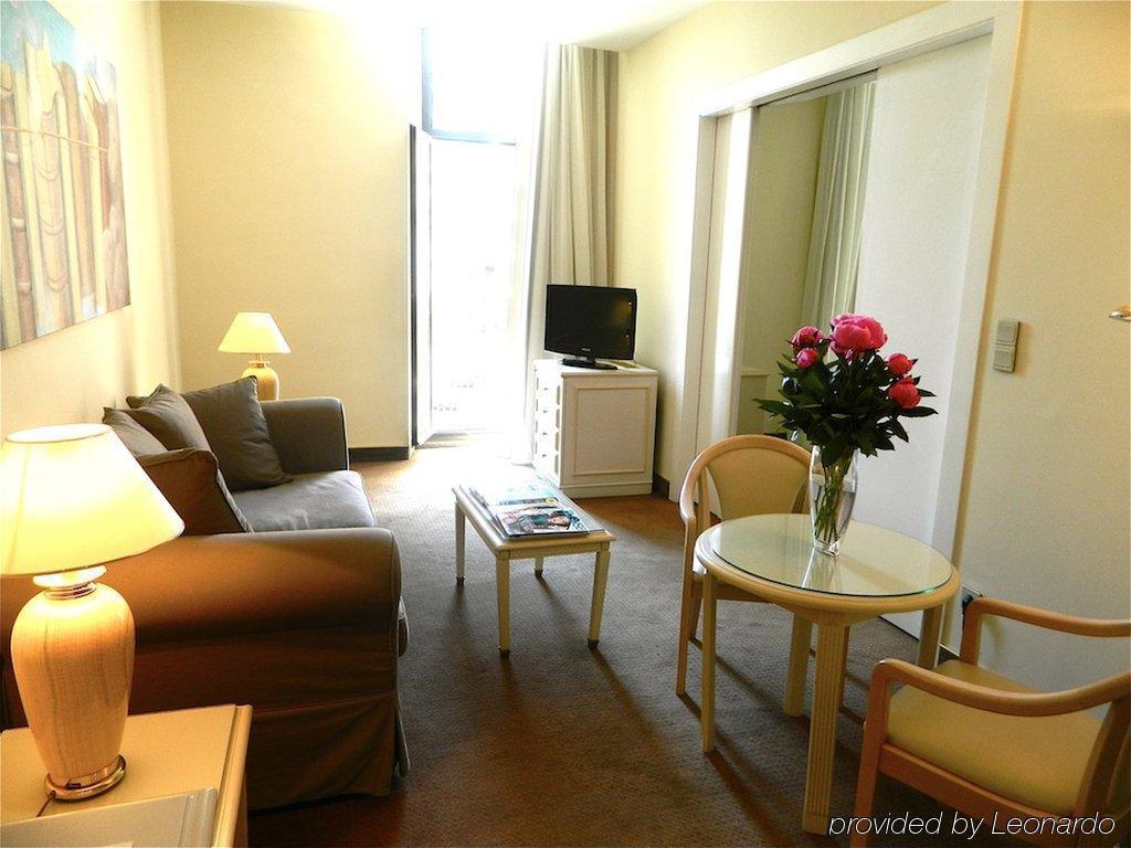 B4 Park Hotel 4*