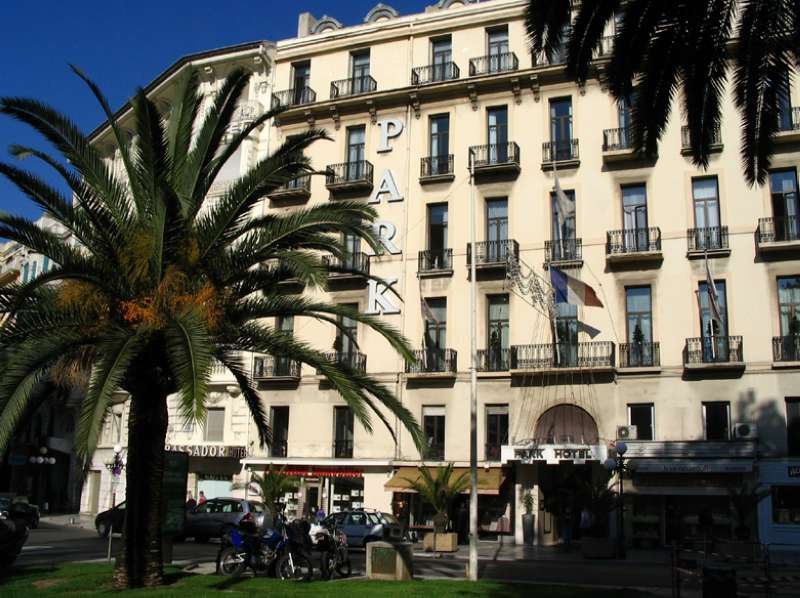 Hotel B4 Park 4*